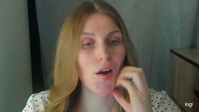 Snapshot of JuliaMuuun chatting on June 9, 2026, 8:42 pm JuliaMuuun online show from June 9, 2026, 8:42 pm