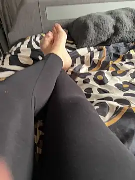 feetwithlottielou online show from October 11, 2025, 12:47 pm