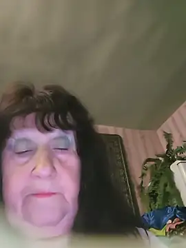 CrystalLime6411 online show from June 12, 2026, 3:33 pm