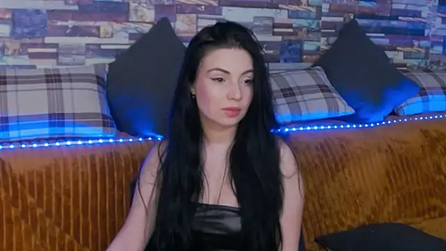 GrayLunna online show from December 16, 2025, 5:23 am