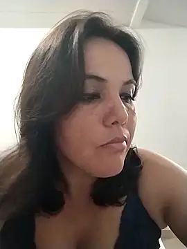 Bellapotencia1985 online show from November 1, 2025, 9:44 am