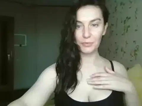 Snapshot of KatalinaQE chatting on September 18, 2025, 6:15 am KatalinaQE online show from September 18, 2025, 6:15 am