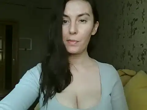 Snapshot of KatalinaQE chatting on October 2, 2025, 7:48 am KatalinaQE online show from October 2, 2025, 7:48 am