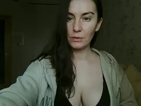 Snapshot of KatalinaQE chatting on October 6, 2025, 9:18 am KatalinaQE online show from October 6, 2025, 9:18 am