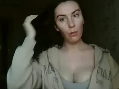 Snapshot of KatalinaQE chatting on October 8, 2025, 5:05 am KatalinaQE online show from October 8, 2025, 5:05 am