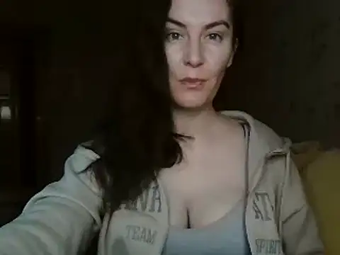 Snapshot of KatalinaQE chatting on October 17, 2025, 6:49 am KatalinaQE online show from October 17, 2025, 6:49 am