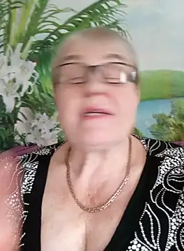 VioletSweet5566 online show from October 6, 2025, 1:19 pm