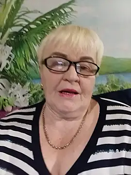 VioletSweet5566 online show from December 5, 2025, 7:32 pm