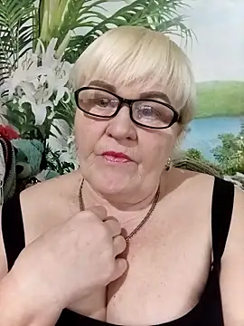 VioletSweet5566 online show from May 4, 2026, 12:34 pm