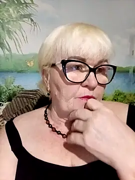 VioletSweet5566 online show from May 6, 2026, 6:13 pm