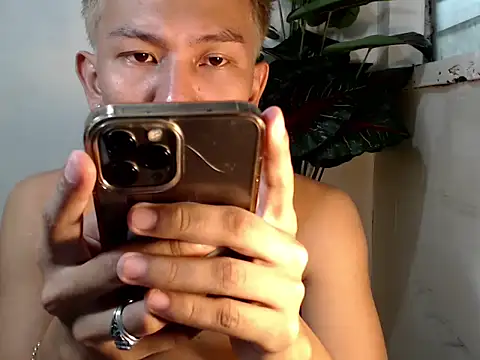 Snapshot of RalfAsian25 chatting on September 17, 2025, 5:53 am RalfAsian25 online show from September 17, 2025, 5:53 am