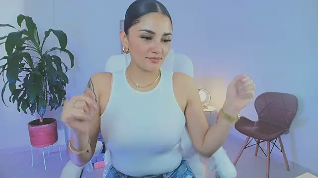 Julieta92  online show from May 8, 2026, 9:09 pm