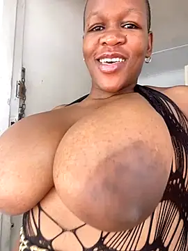 Snapshot of Ozimpho chatting on October 6, 2025, 10:23 am Ozimpho online show from October 6, 2025, 10:23 am