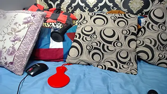 Snapshot of Ozimpho chatting on October 24, 2025, 3:19 pm Ozimpho online show from October 24, 2025, 3:19 pm