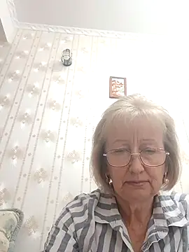 Snapshot of AlikaSwan5821 chatting on October 7, 2025, 1:52 pm AlikaSwan5821 online show from October 7, 2025, 1:52 pm