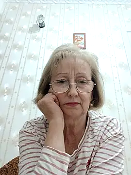 AlikaSwan5821 online show from November 6, 2025, 7:26 pm