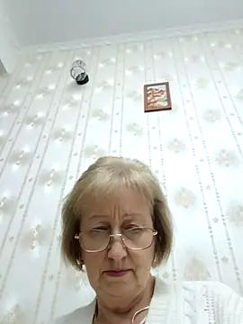 AlikaSwan5821 online show from November 12, 2025, 7:24 pm