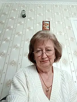 AlikaSwan5821 online show from March 19, 2026, 12:31 pm