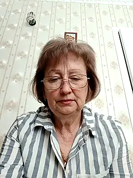 AlikaSwan5821 online show from May 7, 2026, 12:21 pm