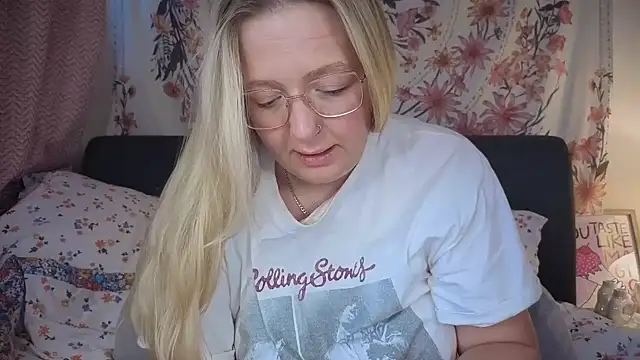 Daisyxoxo  online show from January 11, 2026, 9:47 am