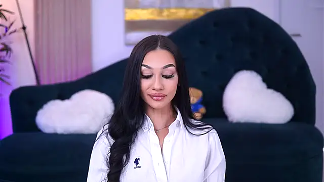 NinaSolenne online show from November 13, 2025, 7:35 pm