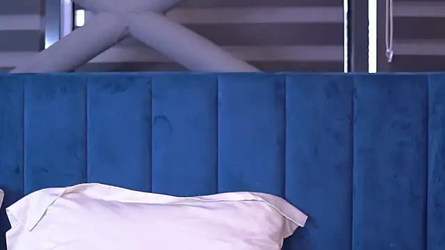 MillaSerene online show from October 6, 2025, 5:49 am