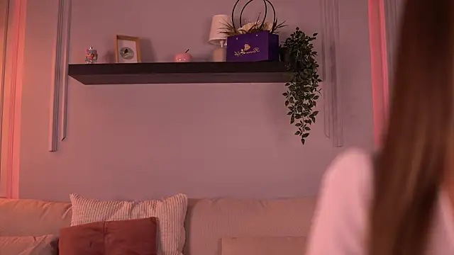 Snapshot of MillaSerene chatting on May 21, 2026, 6:31 am MillaSerene online show from May 21, 2026, 6:31 am