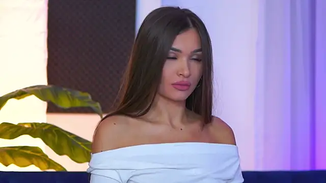 Snapshot of KyssaraPlay chatting on October 8, 2025, 6:38 pm KyssaraPlay online show from October 8, 2025, 6:38 pm