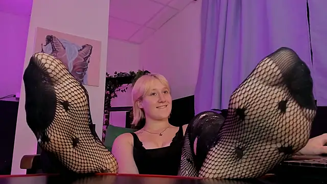 Snapshot of CinBellamy chatting on September 24, 2025, 5:55 am CinBellamy online show from September 24, 2025, 5:55 am