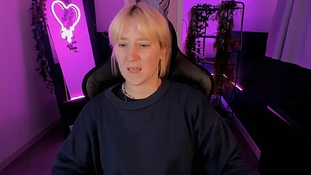 Snapshot of CinBellamy chatting on September 30, 2025, 6:07 am CinBellamy online show from September 30, 2025, 6:07 am