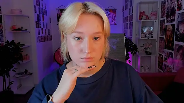 Snapshot of CinBellamy chatting on October 6, 2025, 6:33 am CinBellamy online show from October 6, 2025, 6:33 am