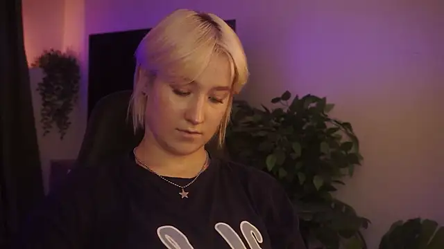 Snapshot of CinBellamy chatting on October 8, 2025, 6:00 am CinBellamy online show from October 8, 2025, 6:00 am