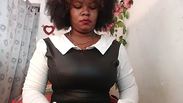 Snapshot of LULU_ALANAA_ chatting on September 12, 2025, 2:17 pm LULU ALANAA  online show from September 12, 2025, 2:17 pm
