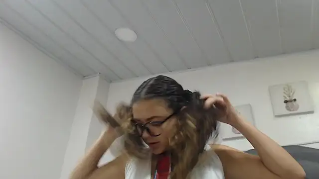 Giia Monroe online show from October 31, 2025, 2:51 pm