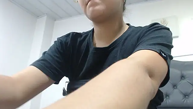 Giia Monroe online show from January 5, 2026, 5:27 pm