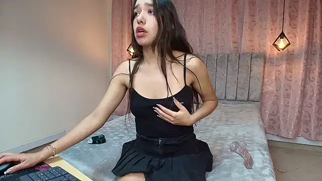 Emily  parker   online show from September 14, 2025, 3:49 am