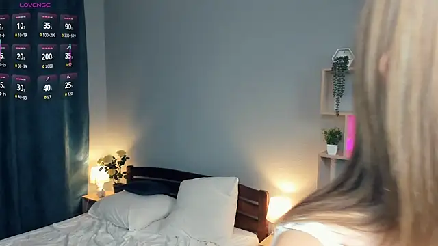 Snapshot of IsaVesco chatting on September 28, 2025, 7:19 pm IsaVesco online show from September 28, 2025, 7:19 pm