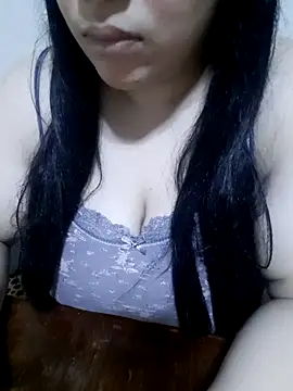 Snapshot of Madam-bezoul- chatting on October 18, 2025, 7:25 pm Madam-bezoul- online show from October 18, 2025, 7:25 pm