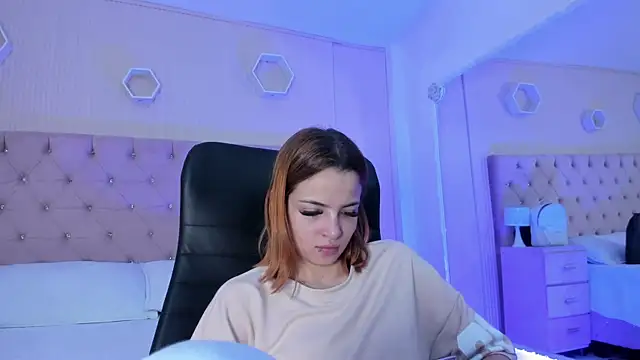 Snapshot of MadisonSky_ chatting on September 23, 2025, 1:36 pm MadisonSky  online show from September 23, 2025, 1:36 pm