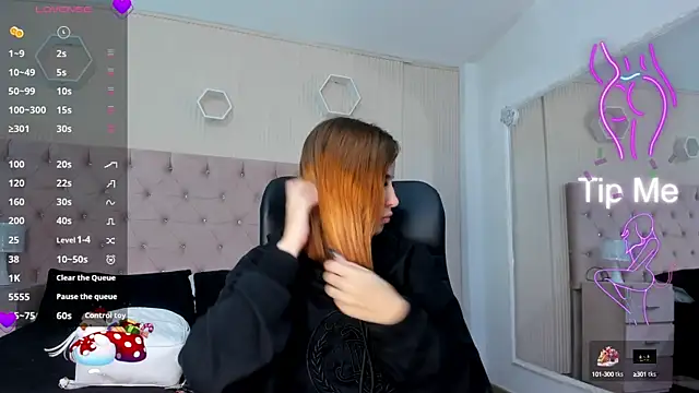 Snapshot of MadisonSky_ chatting on October 13, 2025, 12:49 pm MadisonSky  online show from October 13, 2025, 12:49 pm