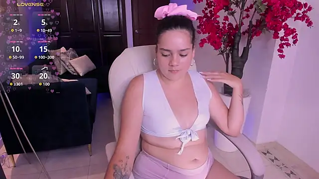 karlie small online show from March 25, 2026, 7:42 pm