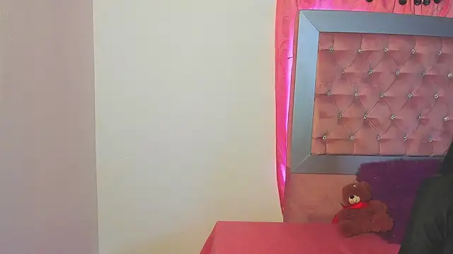 Luna Colinns online show from October 10, 2025, 12:48 pm