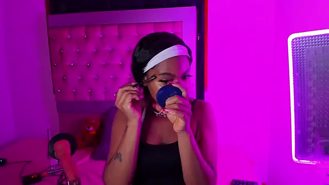 Luna Colinns online show from October 20, 2025, 12:16 pm