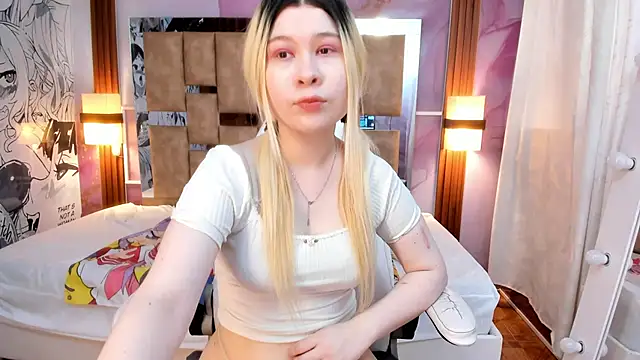 Snapshot of Melody_Lolii chatting on September 22, 2025, 5:59 pm Melody Lolii online show from September 22, 2025, 5:59 pm