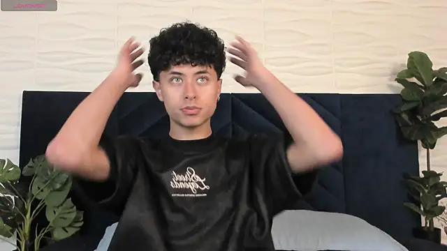 Snapshot of NoahDupont chatting on October 5, 2025, 8:07 pm NoahDupont online show from October 5, 2025, 8:07 pm