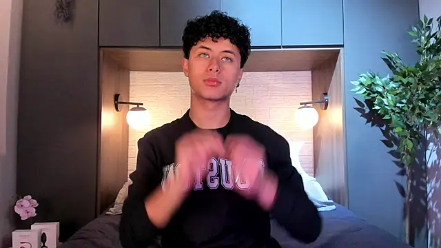 Snapshot of NoahDupont chatting on October 22, 2025, 11:32 am NoahDupont online show from October 22, 2025, 11:32 am