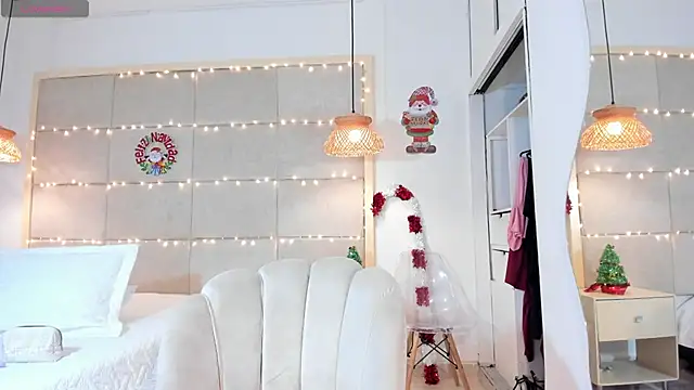 VioletHilton online show from December 18, 2025, 7:09 pm