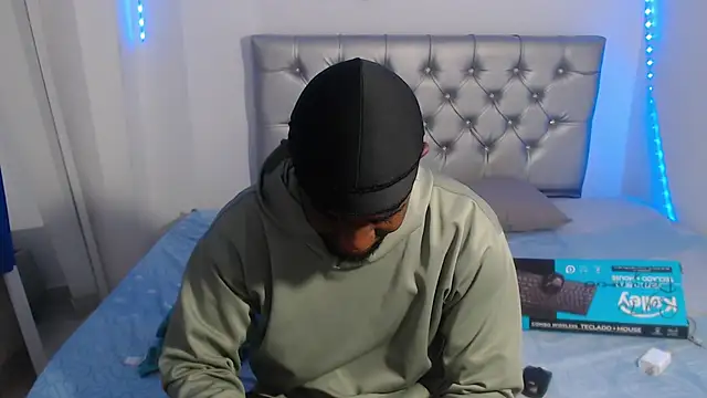 eebony stallion online show from November 28, 2025, 6:21 pm