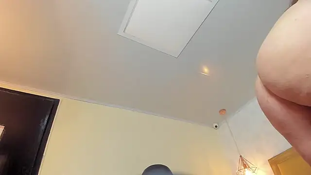 MELISSAROUGE online show from May 12, 2026, 7:33 pm
