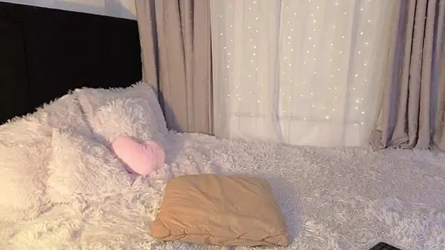 LunaVelvet777 online show from March 19, 2026, 3:49 pm